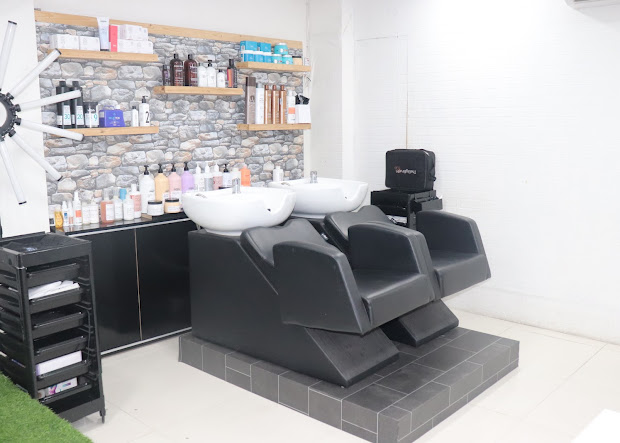 Rich & Royal Makeup & Hair Salon photo 5