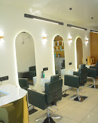 Layers unisex salon