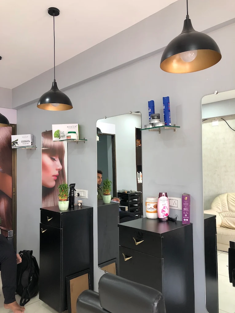 ROCKSTAR UNISEX HAIR STUDIO