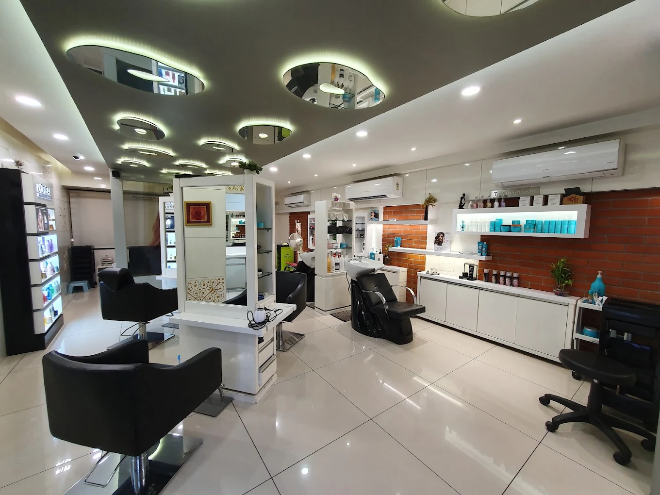 Meena's Salon