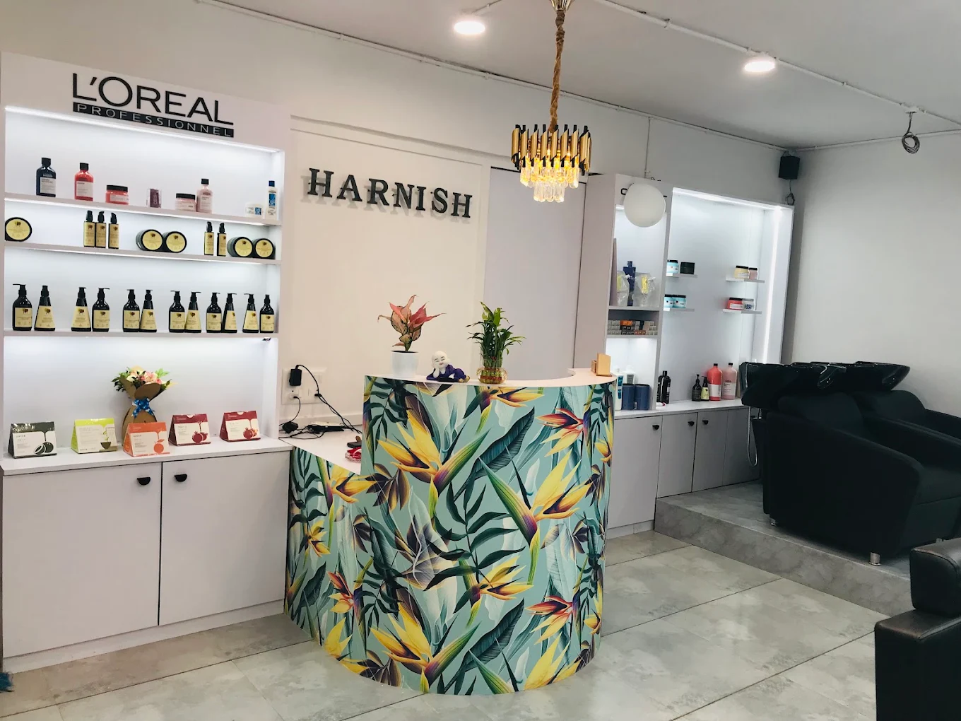 HARNISH UINSEX SALON